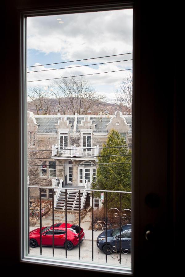 Light Filled 2 Bdr Unit In Mile End By Den Stays Montreal Exterior photo